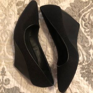 KENNETH COLE REACTION | Black Wedges